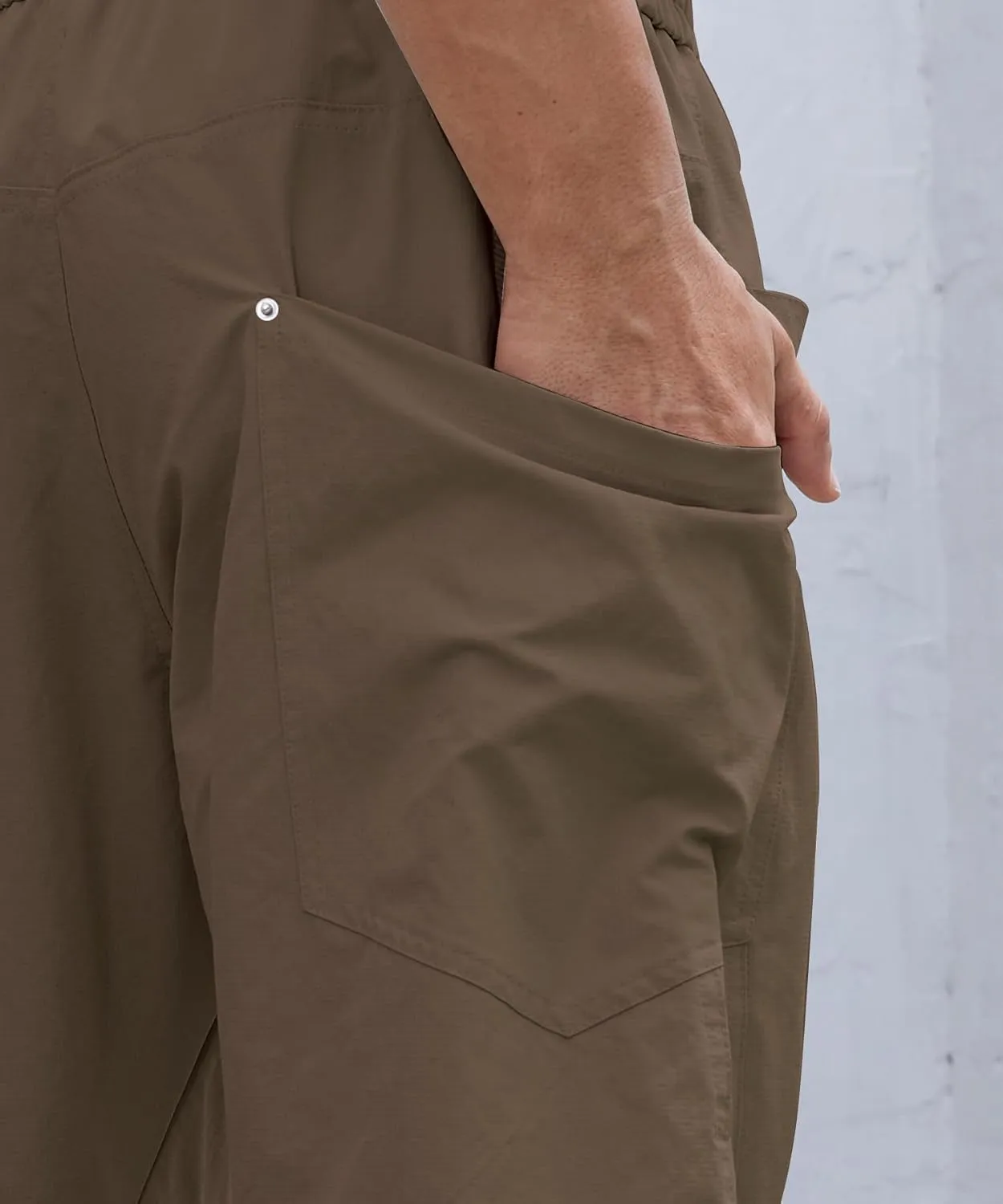 DEARCASE Men's Casual Baggy Elastic Waist Pants with Large Pockets Lightweight Relaxed Fit Drawstring Trousers