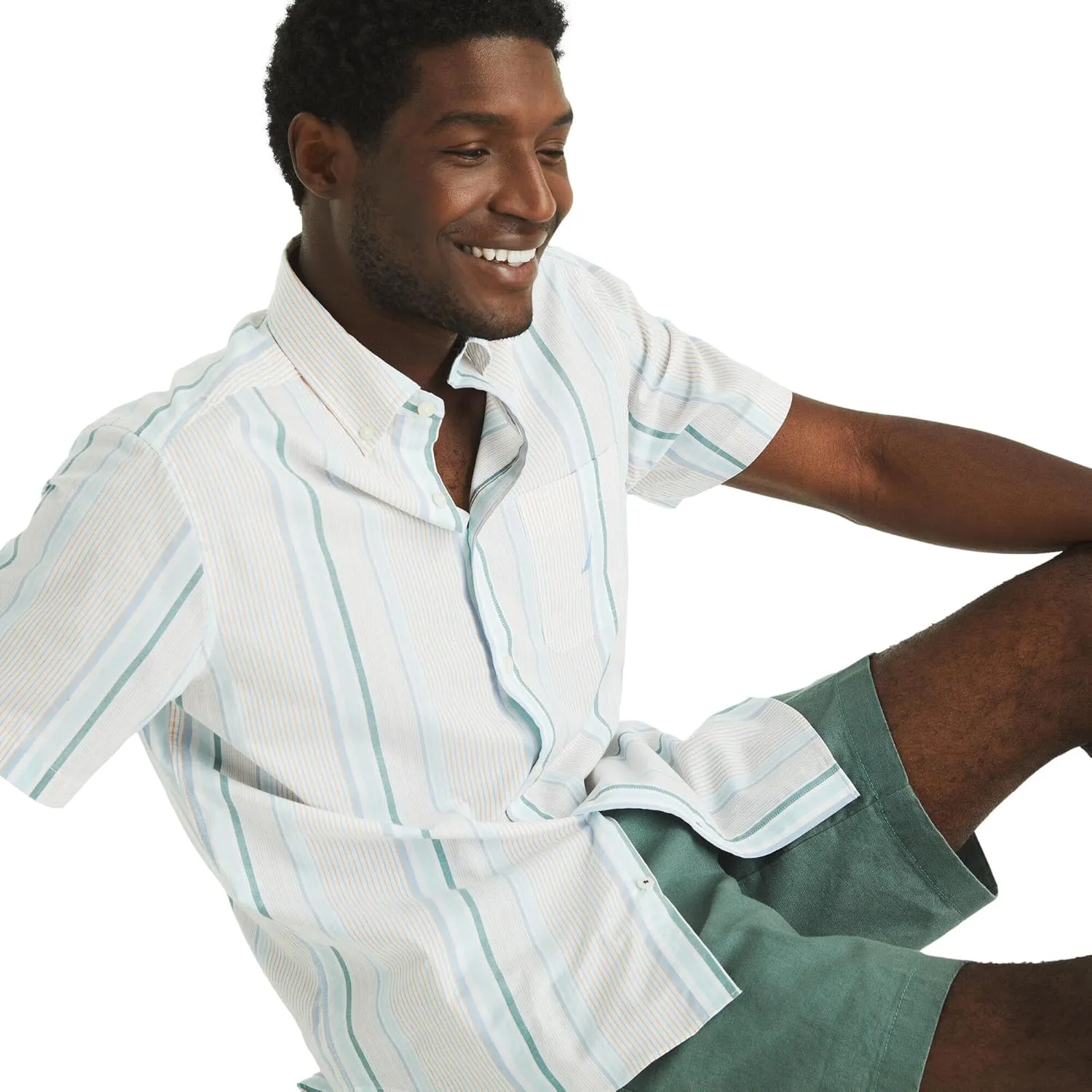 Nautica Men's Classic Fit Wrinkle Resistant Seashore Plaid Short Sleeve Shirt